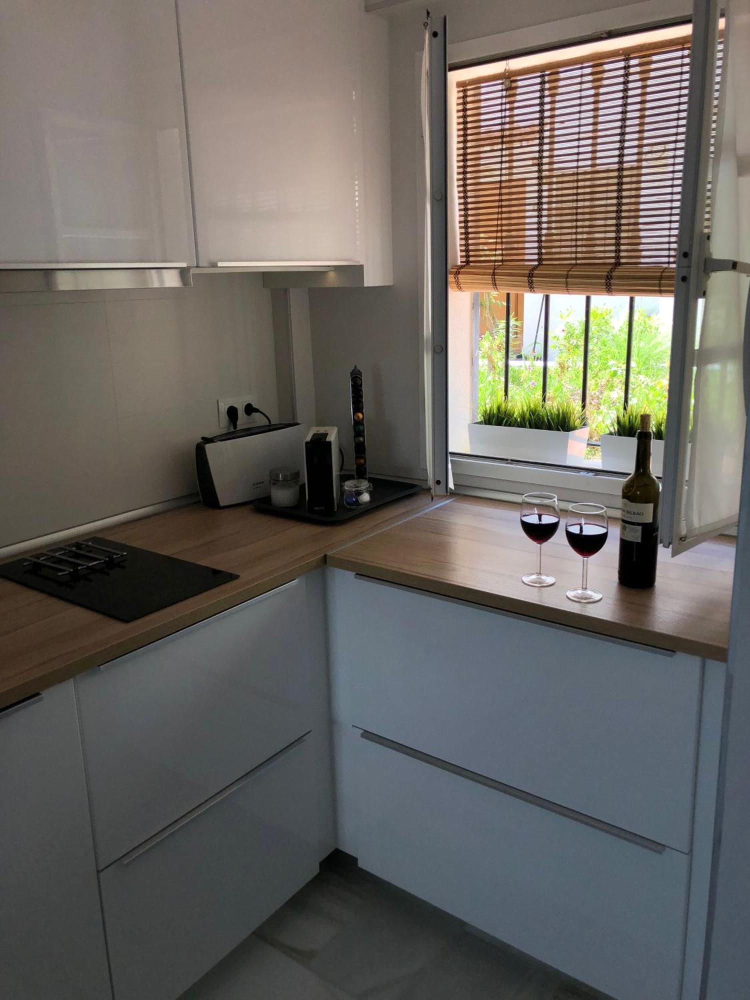 Hébergement de vacances El Cortijuelo. Magnificent Triplex Terraced House With Rooftop Of 18m2, Overlooking The Sea. Parking Torremolinos