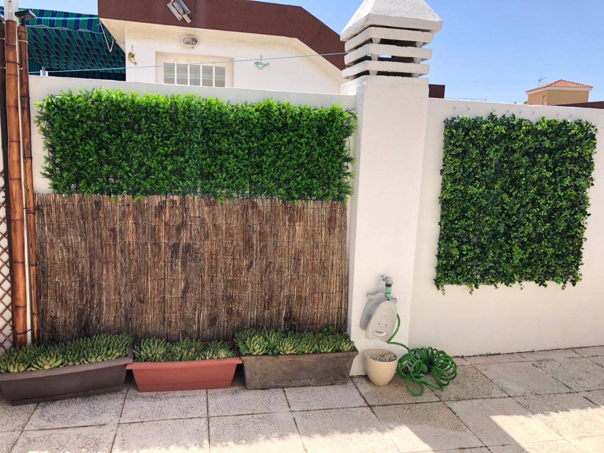 Ferienhaus El Cortijuelo. Magnificent Triplex Terraced House With Rooftop Of 18m2, Overlooking The Sea. Parking