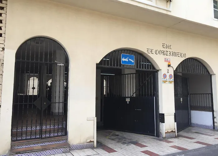 El Cortijuelo. Magnificent Triplex Terraced House With Rooftop Of 18M2, Overlooking The Sea. Parking