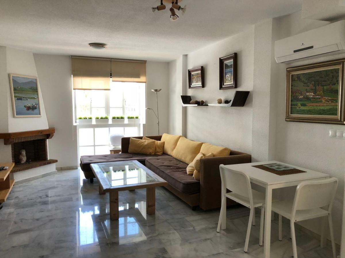 El Cortijuelo. Magnificent Triplex Terraced House With Rooftop Of 18m2, Overlooking The Sea. Parking Dom wakacyjny *