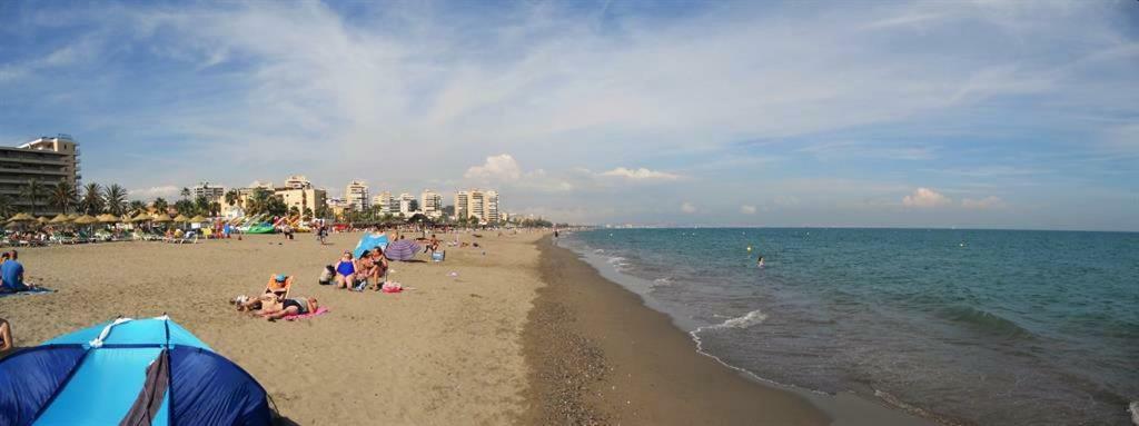 El Cortijuelo. Magnificent Triplex Terraced House With Rooftop Of 18m2, Overlooking The Sea. Parking Dom wakacyjny Torremolinos
